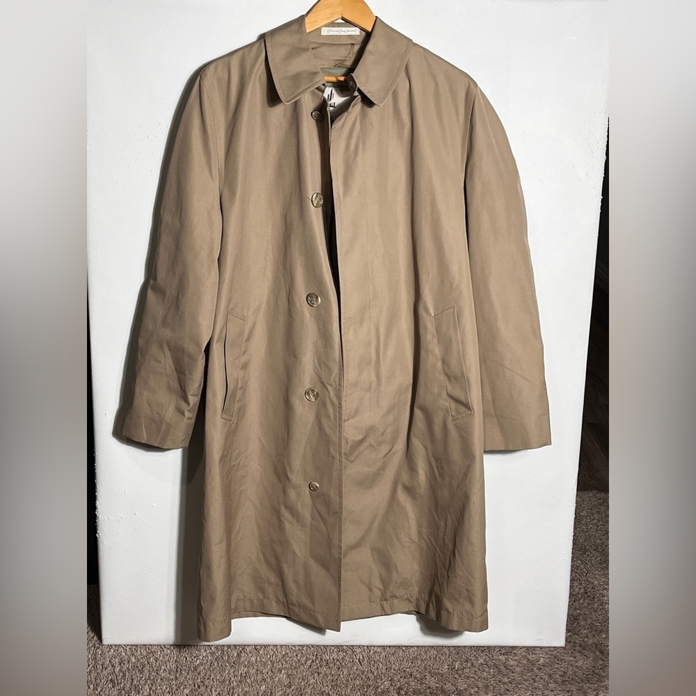 Misty Harbor Vintage Tan Trench Coat Large men's size 36